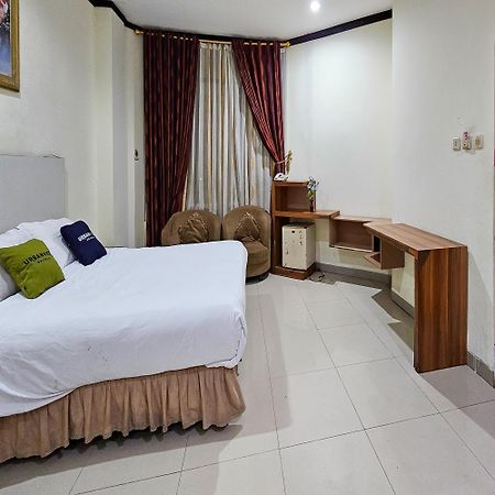 Urbanview Hotel Kharisma Banjarmasin Банджермасин Екстериор снимка