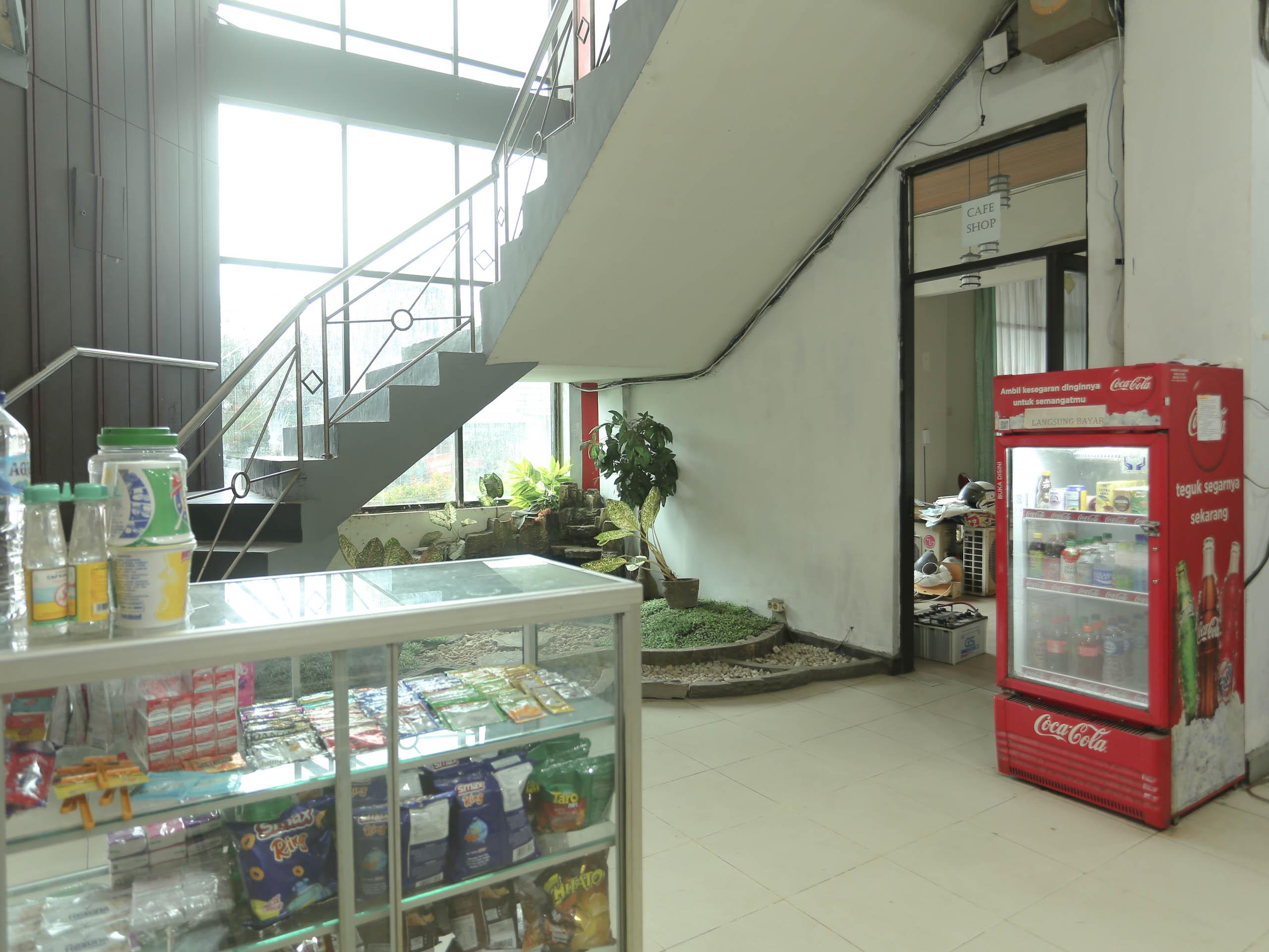 Urbanview Hotel Kharisma Banjarmasin Банджермасин Екстериор снимка