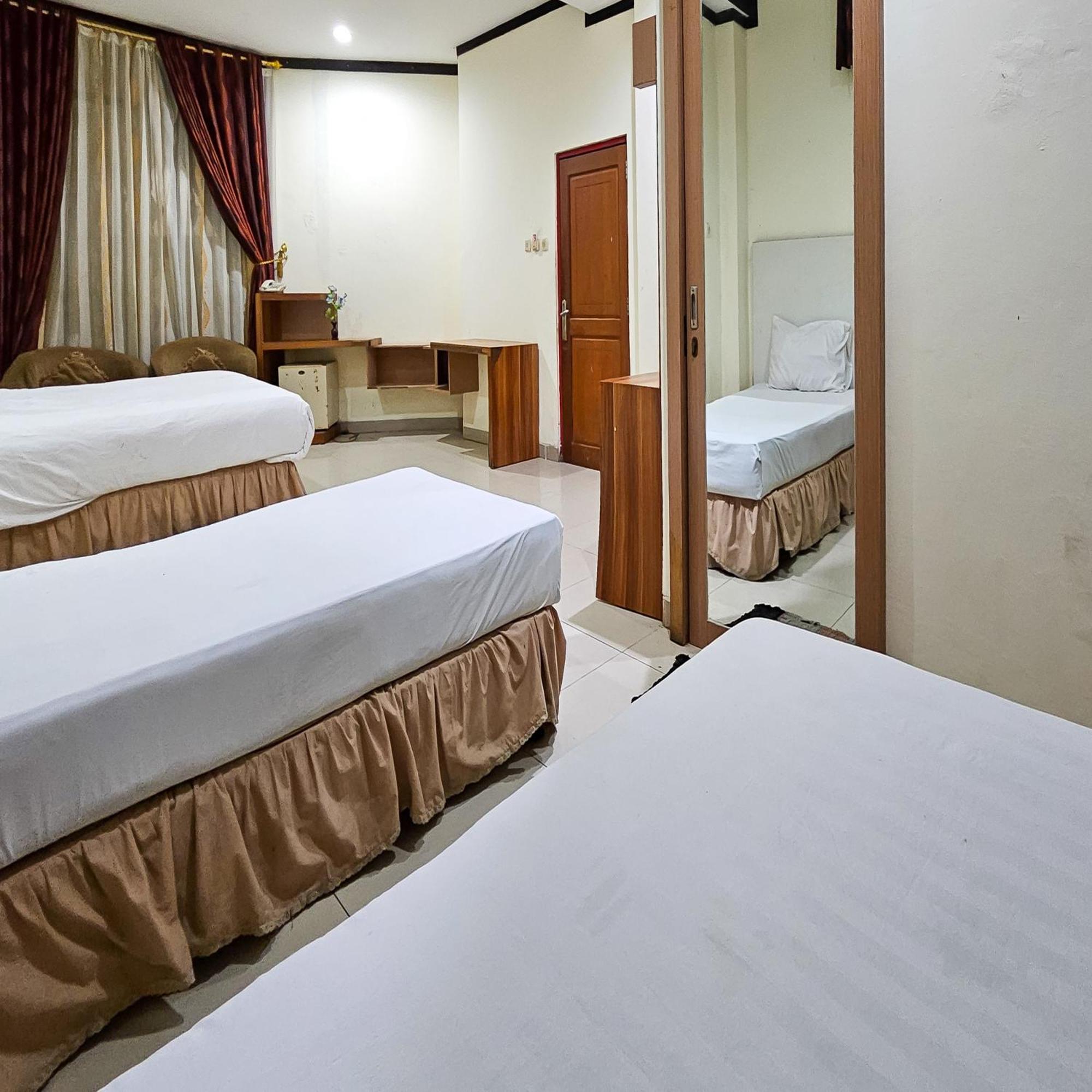 Urbanview Hotel Kharisma Banjarmasin Банджермасин Екстериор снимка